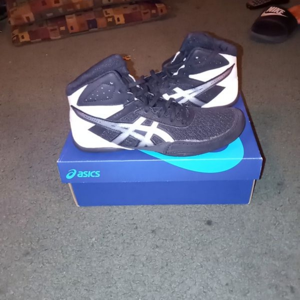 Brand new wrestling shoes